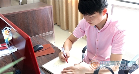 走進世紀(jì)豪門,向普通人致敬-再出發(fā)新聞-再出發(fā)-中國集成吊頂網(wǎng)-集成吊頂十大品牌|打造集成吊頂行業(yè)最好的門戶網(wǎng)站